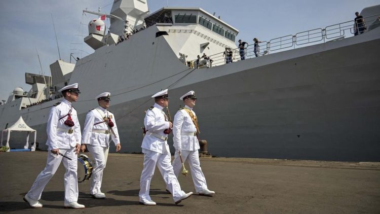 Kapal Perang Belanda HNLMS De Ruyter di Surabaya