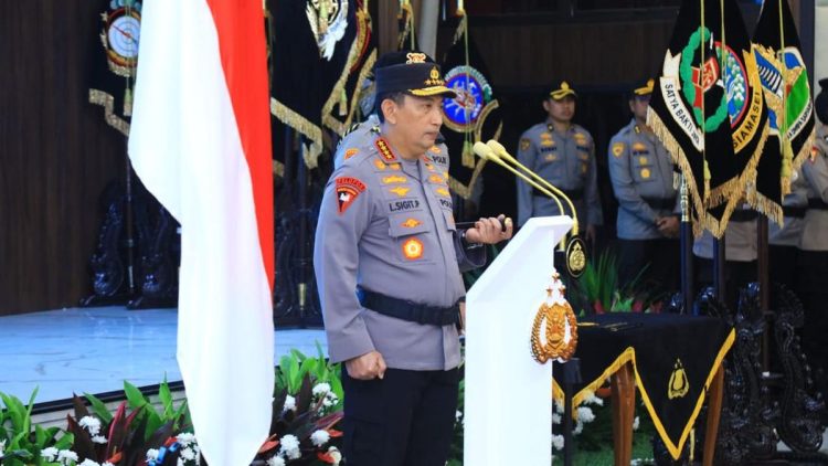 Mutasi Ratusan Perwira Kapolri Sembilan Kapolda Diganti