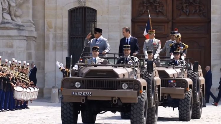 Kunjungan Paris Prabowo Disambut di Istana Elysee