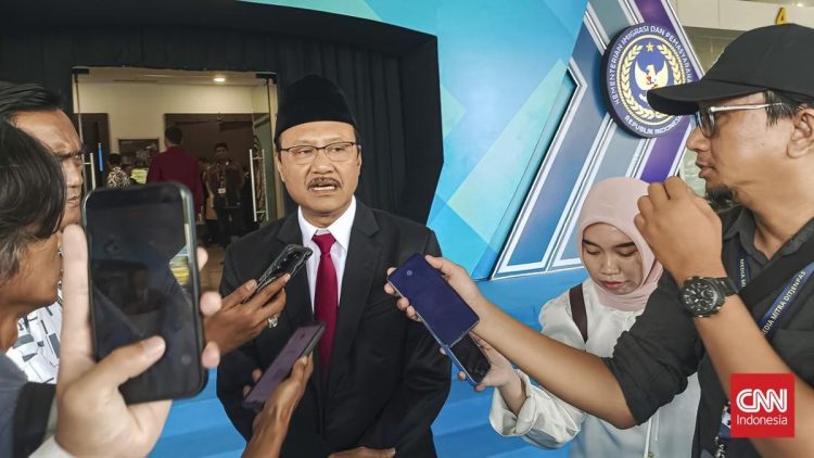 Mensos Kunjungi KPK Terkait Masalah Sepatu Sekolah Rakyat Besok