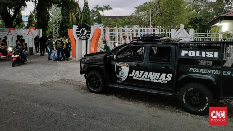 Kritik Mahasiswa terhadap Pengamanan Ketat UNM saat Hardiknas di Makassar