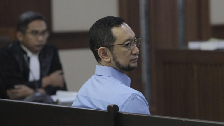 Eks Kepala Bea Cukai Makassar Dihukum 12 Tahun Meski PK Ditolak