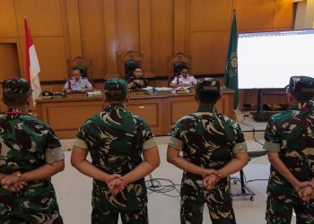 Anggota BAIS TNI Kreatif Campurkan Cairan Air Keras
