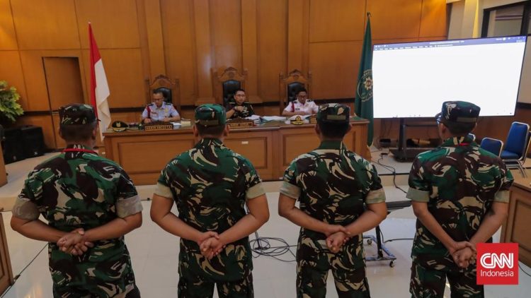Anggota BAIS TNI Kreatif Campurkan Cairan Air Keras