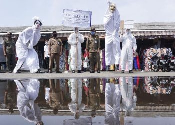 Pocong Jadi-jadian Ditangkap Warga di Tangerang secara Viral