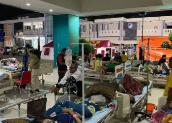 Pasien RSUD Terpaksa Dirawat di Pelataran Akibat Gempa Susulan di Palu