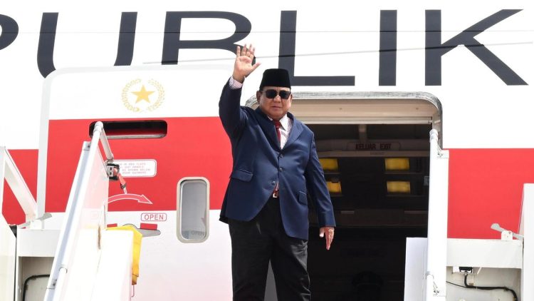 Teddy Seskab Menanggapi Kritik tentang Rombongan Prabowo ke Luar Negeri