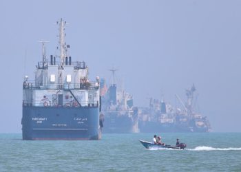 Selat Hormuz Kembali Dibuka, Antrean Kapal Tetap Menghitung Bulan