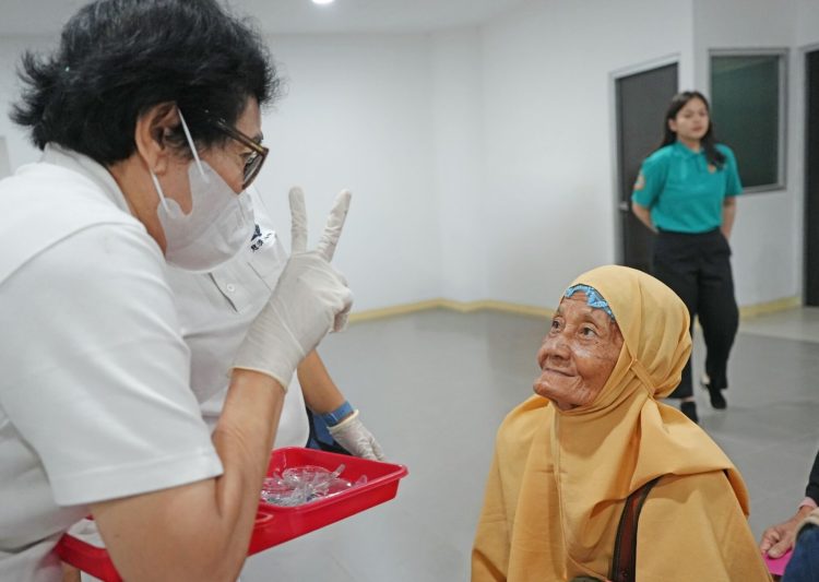 Tutup Rangkaian Operasi Katarak Gratis HUT ke-50 di Bandung