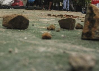 Polisi di Lampung Dilempari Batu saat Tangkap DPO Begal di Acara Pernikahan
