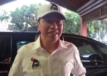 Jaket dan Topi PSI Jokowi saat Blusukan Ternyata Disuplai oleh Kaesang