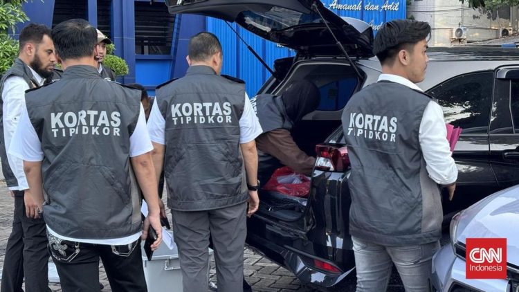 Geledah Kafe di Sidoarjo Terkait Kasus Korupsi Impor HP Seken