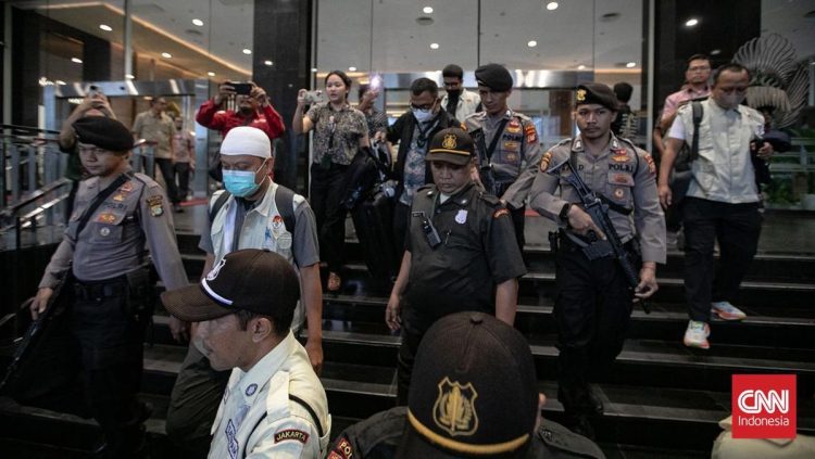 Geledah Kantor Silmy Karim KPK Sita Dokumen dan Uang Puluhan Juta