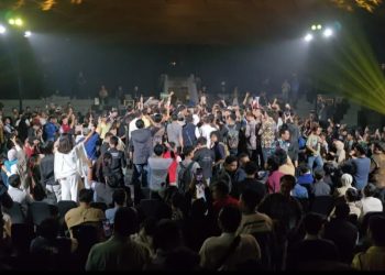Mahasiswa Protes Pada Panggung Diskusi Nusron Budiman di UGM