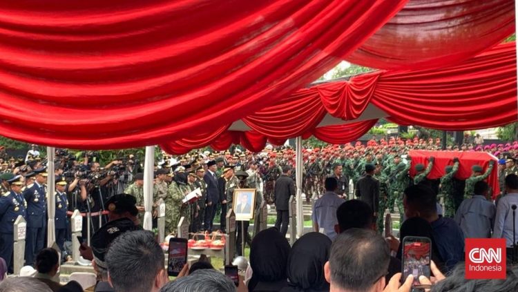 Ryamizard Ryacudu Dimakamkan di TMP Kalibata