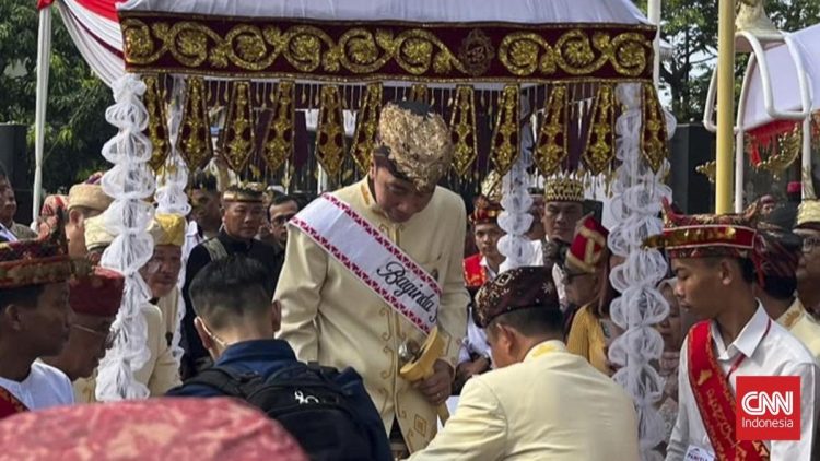 Safari ke Lampung, Jokowi Diberikan Gelar Adat Baginda Pemuka Bangsa