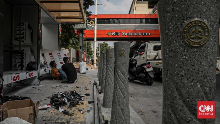 Pramono Bangun JPO Baru di Rasuna Said, Warga Dapat Pasang Gembok Cinta
