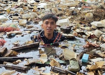 Sampah Menutupi Aliran Sungai Sejarah Kesultanan Banten