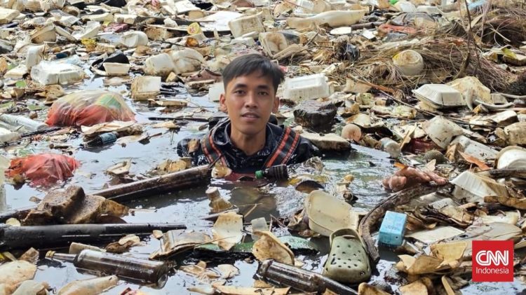 Sampah Menutupi Aliran Sungai Sejarah Kesultanan Banten