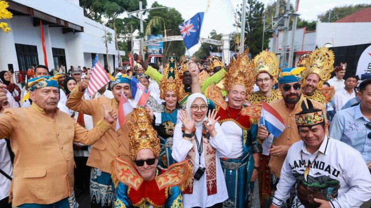 Wisatawan Mancanegara Tampil di Banyuwangi Ethno Carnival 2026, Ruang Interaksi Budaya Dunia