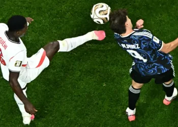 Hujan Tekel dan Tanpa Gol di Babak Pertama Inggris Lawan Argentina