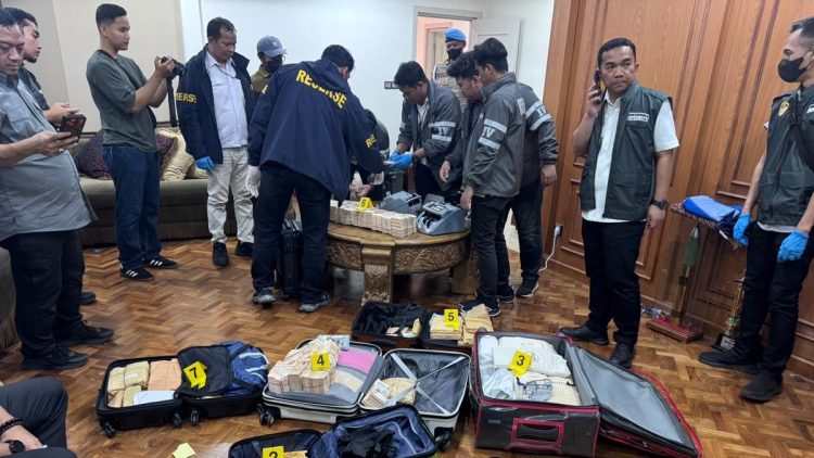 Polri Sita 74 Kg Emas dan Ratusan Miliar di Rumah Sentul