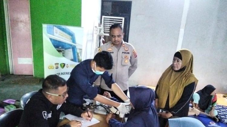 Dikepung Asap TPA, Warga Cek Kesehatan dan Dapatkan Obat serta Masker