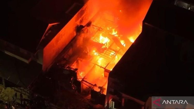 Kebakaran di Pulogadung Mengakibatkan 1 Penghuni Tewas