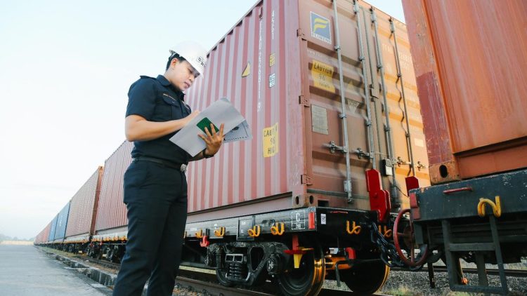 Soroti Piutang Bea Cukai Rp 33,16 Triliun, Penagihan Belum Optimal