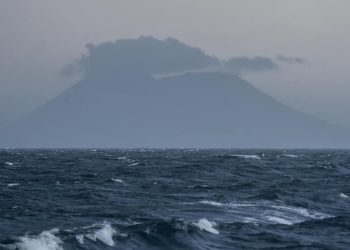 Kapal Dilarang Melintas Dekat Area Gunung Anak Krakatau
