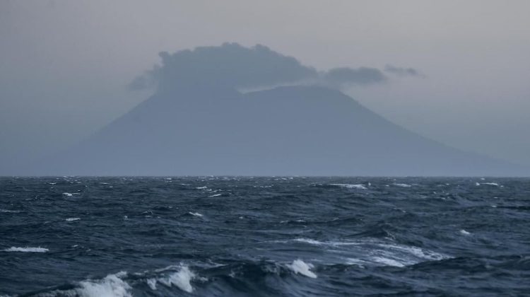 Kapal Dilarang Melintas Dekat Area Gunung Anak Krakatau