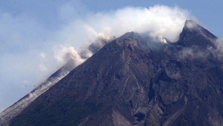 Larangan Pendakian Merapi oleh BPPTKG, Waspadai Potensi Erupsi Eksplosif