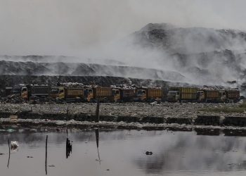 Kebakaran TPA Jatiwaringin Hari Ke-6 Belum Padam, 102 Warga Terpaksa Mengungsi