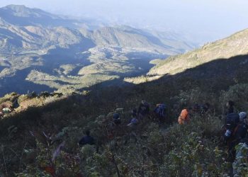 Open Trip Diblokir Karena Tidak Menggunakan Porter Lokal di Lawu