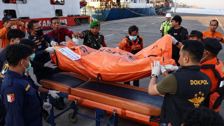 Ibu Korban KM Nurul Salsa Melapor ke Polisi Tuntut Penyelidikan atas Kelalaian