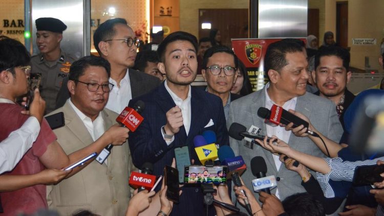 Jokowi Dipastikan Hadiri Sidang Pembuktian Roy Suryo-Tifa oleh Pengacara
