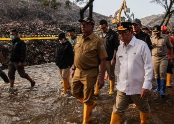 Jumlah Truk Sampah ke TPST Bantargebang Menurut Pramono Kini Berkurang
