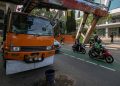Truk Crane Terjebak di JPO Tendean Berhasil Dikeluarkan