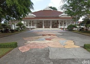 Bupati Terkaya di Jawa Hidup Mewah Sementara Rakyat Menderita