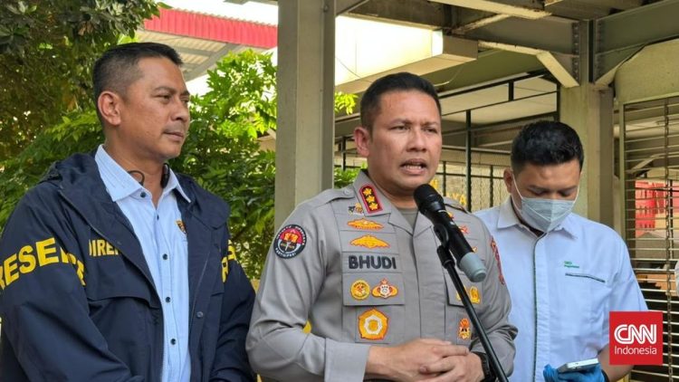 Mal-Gedung Pasang Pagar Tinggi, Polisi Jamin Keamanan Jakarta