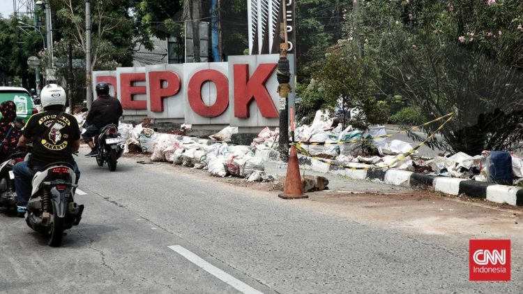Pemotor Angkuh Mengaku Tentara Ngotot Saat Ditegur di Trotoar Depok