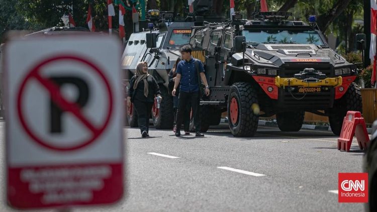 Rantis Brimob Siaga di Polda Metro Jaya