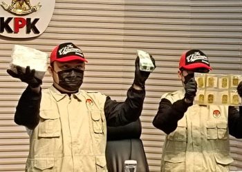Barang Bukti Kasus Pemerasan Bupati Sukoharjo Berupa Logam Mulia dan Yen