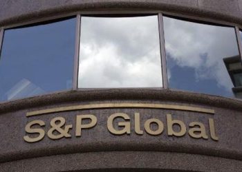 S&P Ramal Nilai Tukar Rupiah Menjadi Rp 17.700 per Dolar bagi Pemegang Dolar