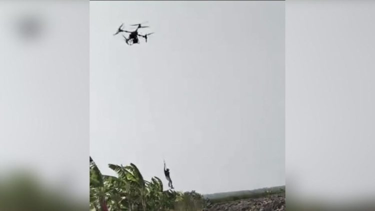 Kesaksian Pemilik Drone Pengangkut Petani di Tuban