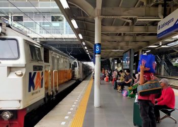 Hari Ini, Daftar 13 Kereta Api yang Berhenti di Jatinegara