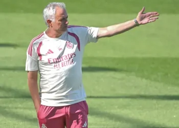 Mourinho Belum Tentukan Bek Kanan Utama Real Madrid: Trent atau Dumfries