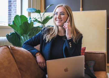 10 Wanita Berpengaruh di Bidang Investasi Usia Di Atas 50 Tahun