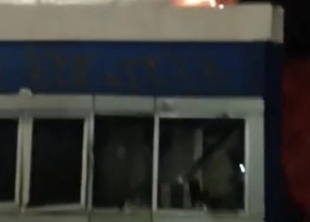 Pos Polisi Flyover Slipi Terbakar Oleh Massa