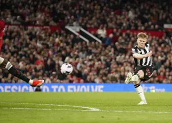 Lewis Hall Tinggalkan Newcastle, Apakah Akan Bergabung dengan Manchester United?